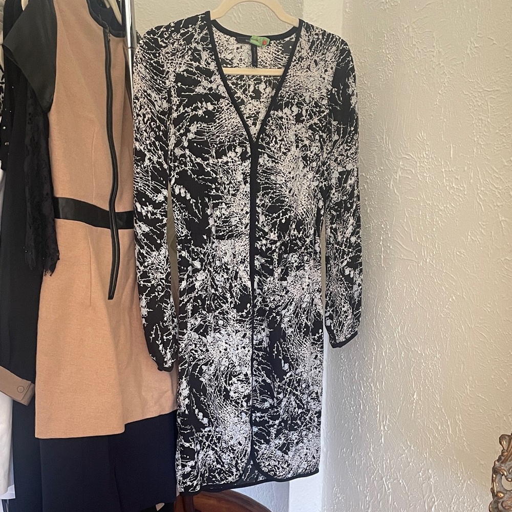 BCBGMaxAzria Black and White Abstract Long Sleeve Dress